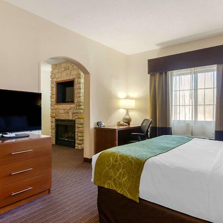 Comfort Suites Stevensville - St Joseph Екстериор снимка