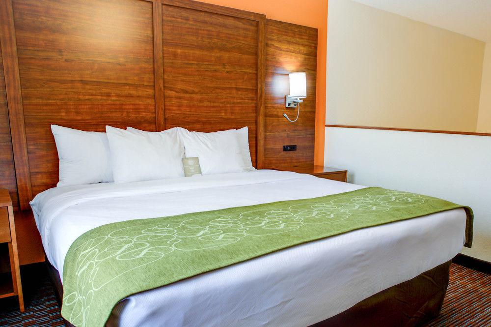 Comfort Suites Stevensville - St Joseph Екстериор снимка
