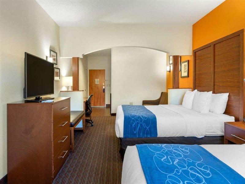 Comfort Suites Stevensville - St Joseph Екстериор снимка