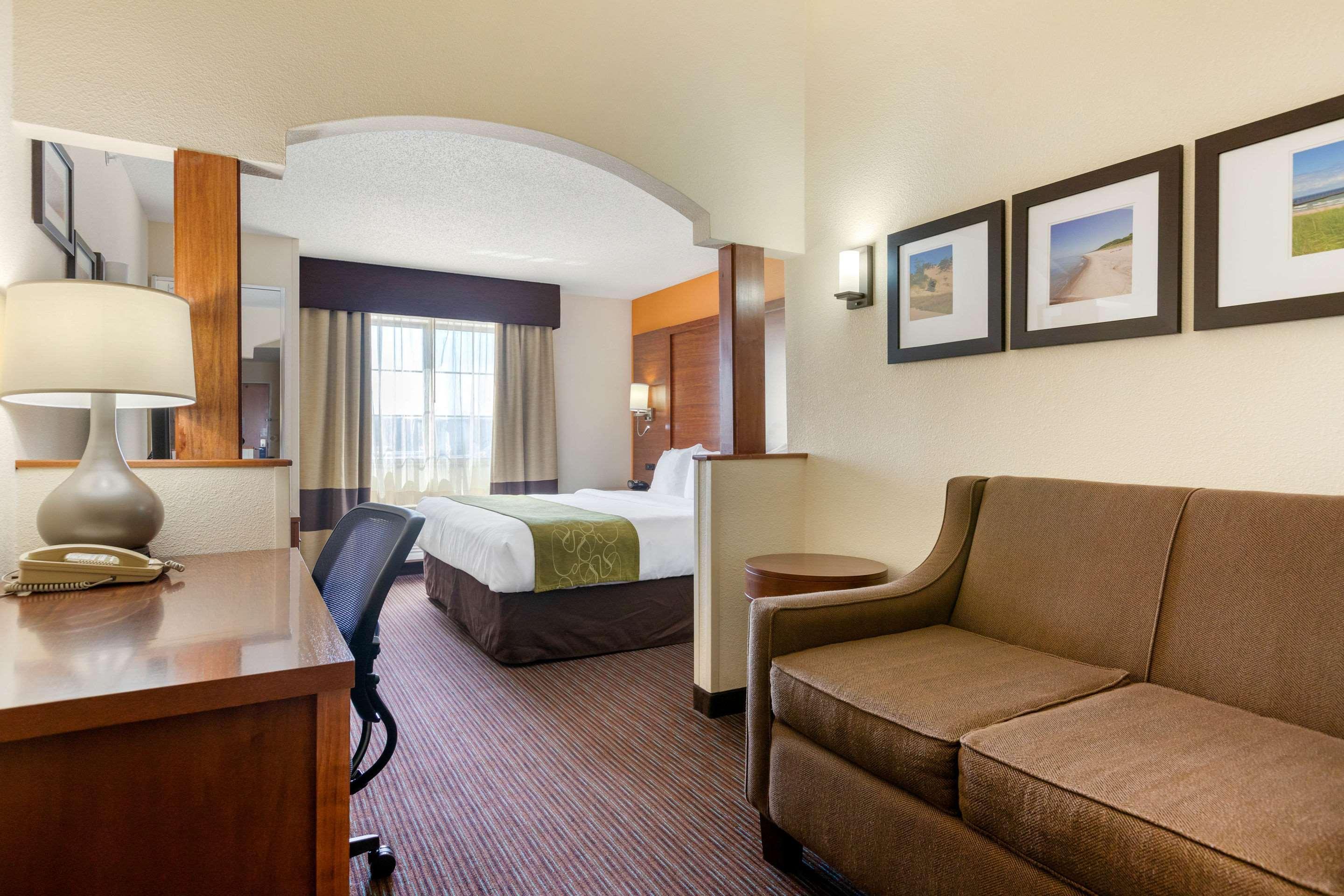 Comfort Suites Stevensville - St Joseph Екстериор снимка