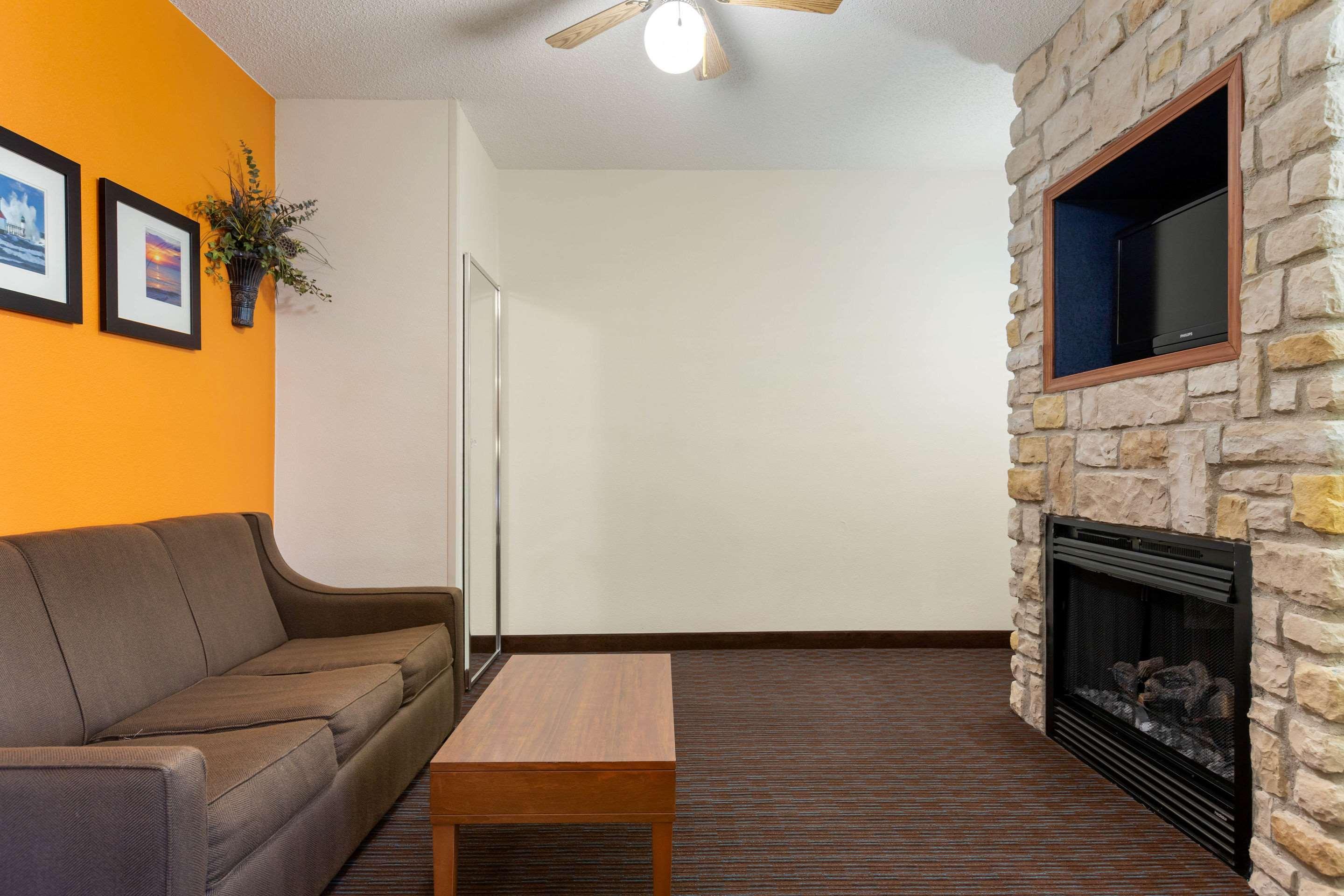 Comfort Suites Stevensville - St Joseph Екстериор снимка