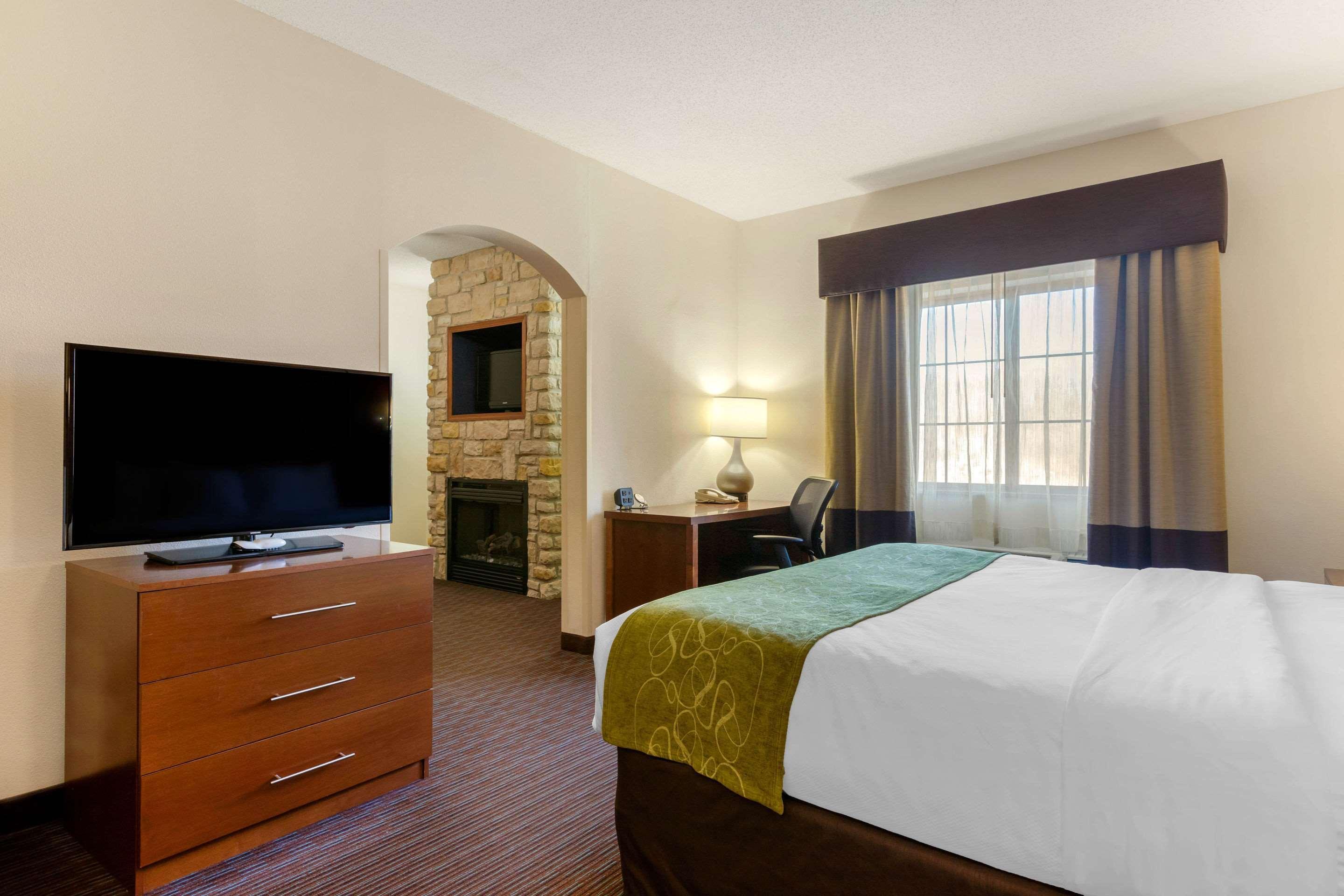 Comfort Suites Stevensville - St Joseph Екстериор снимка