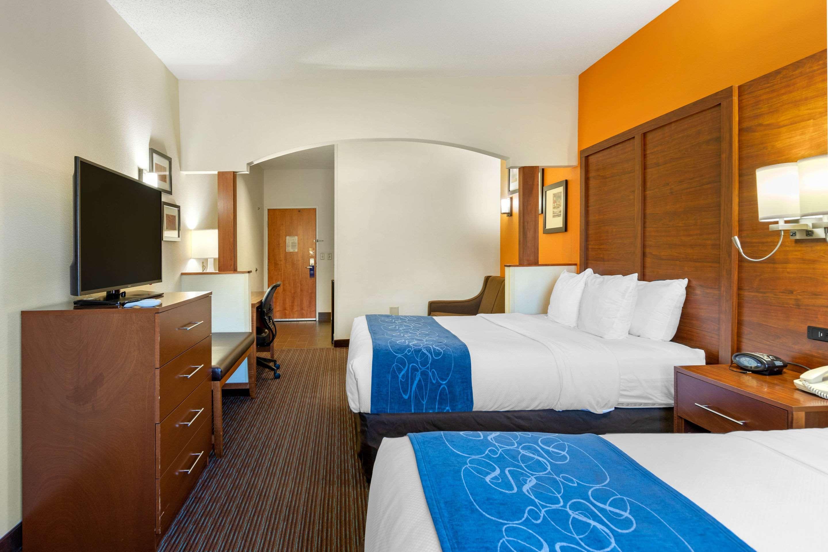 Comfort Suites Stevensville - St Joseph Екстериор снимка