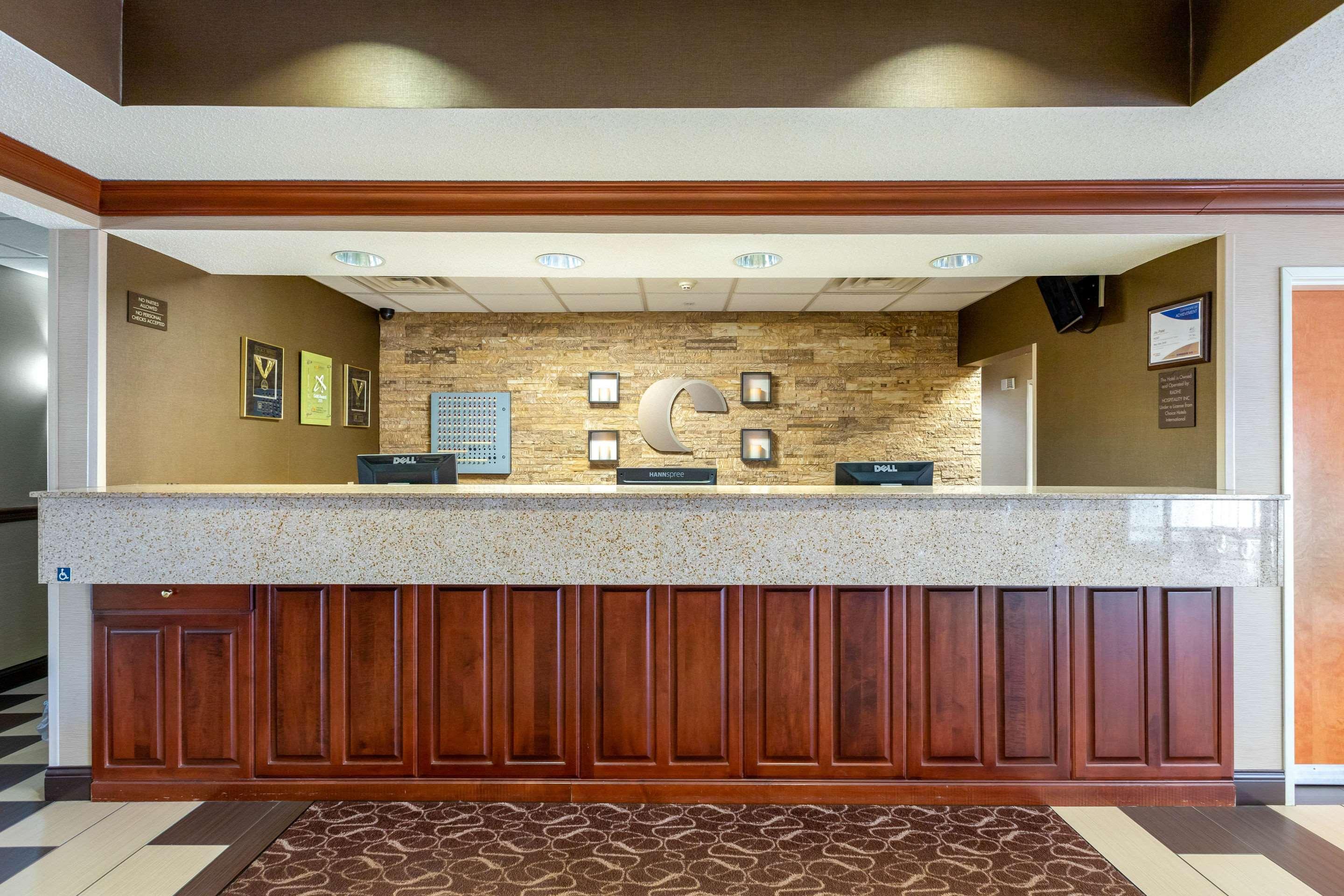 Comfort Suites Stevensville - St Joseph Екстериор снимка