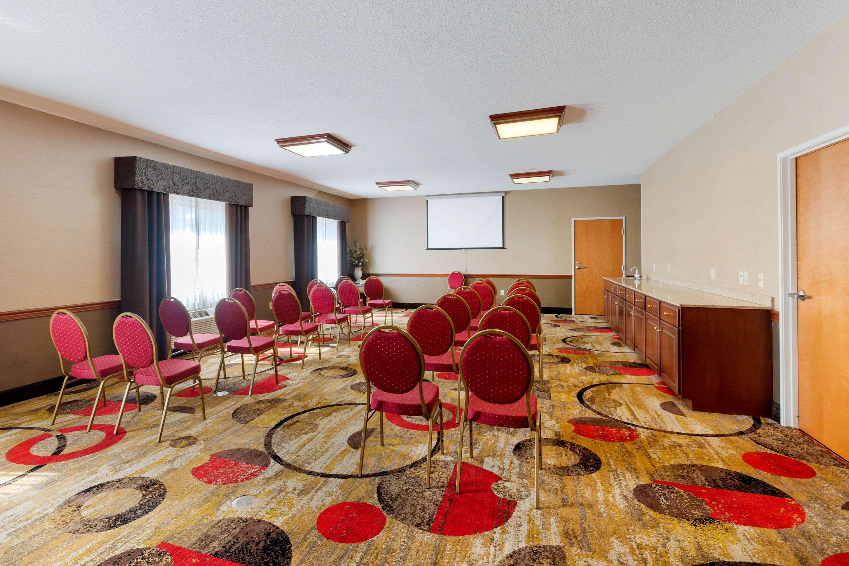 Comfort Suites Stevensville - St Joseph Екстериор снимка
