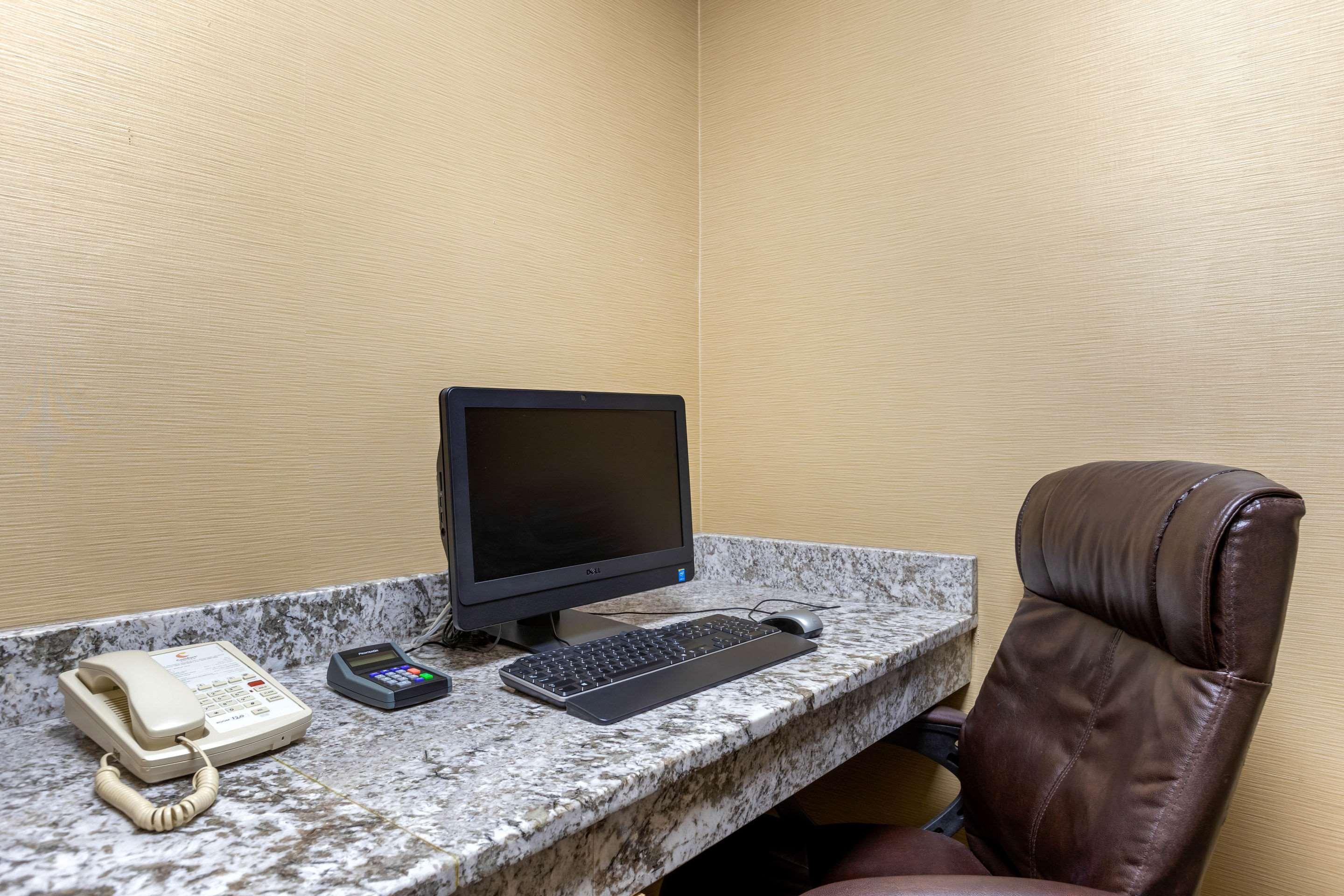 Comfort Suites Stevensville - St Joseph Екстериор снимка