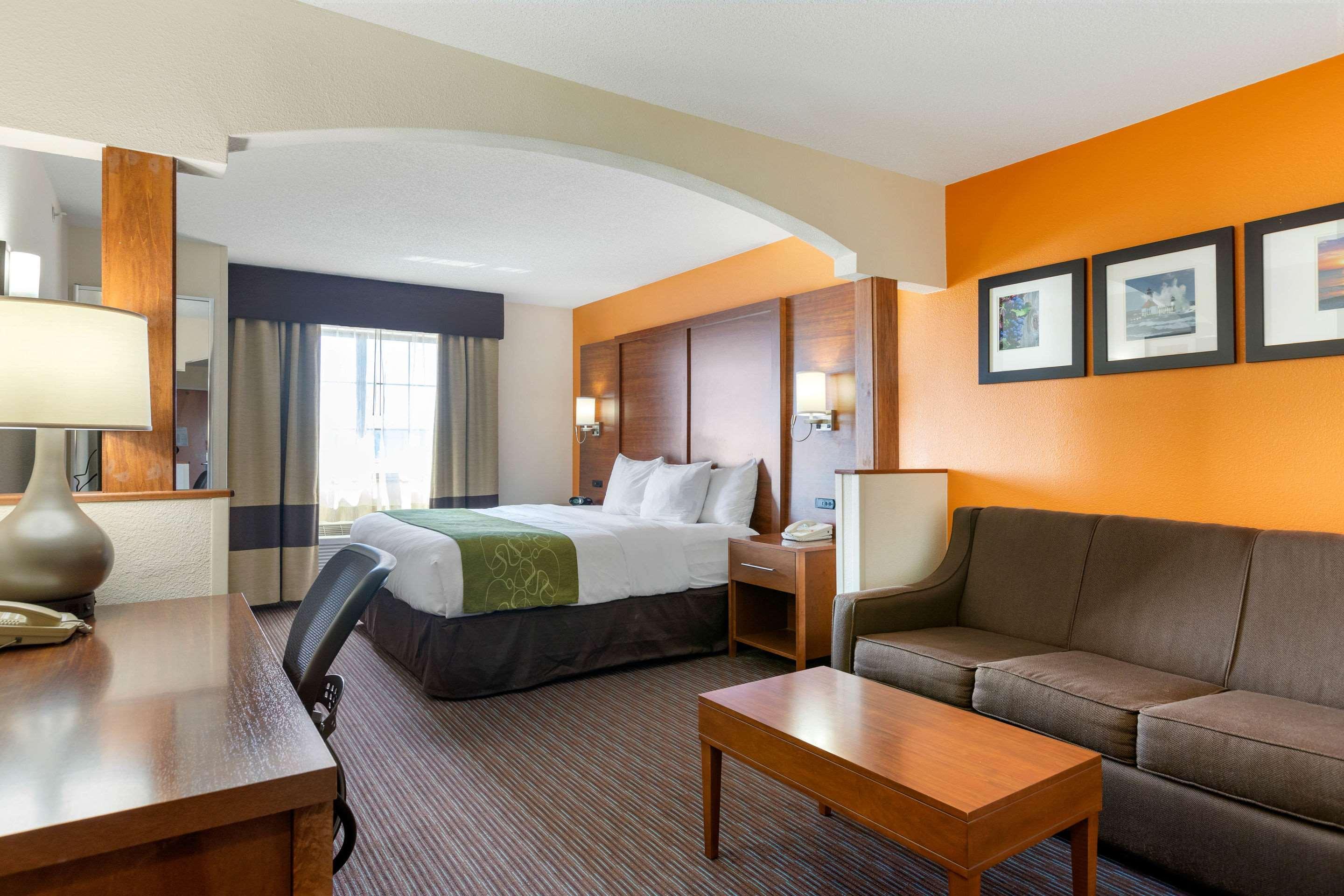 Comfort Suites Stevensville - St Joseph Екстериор снимка