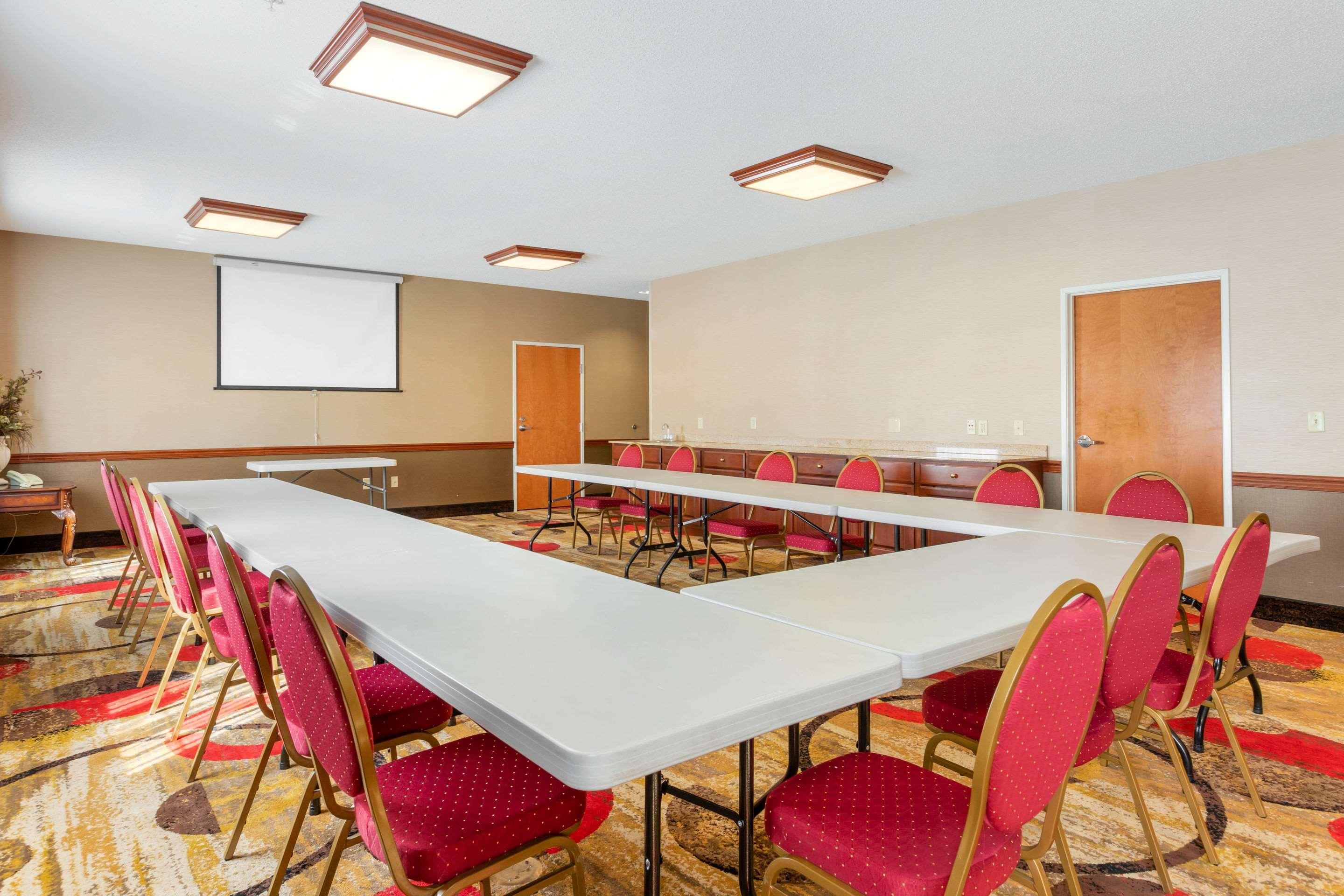 Comfort Suites Stevensville - St Joseph Екстериор снимка