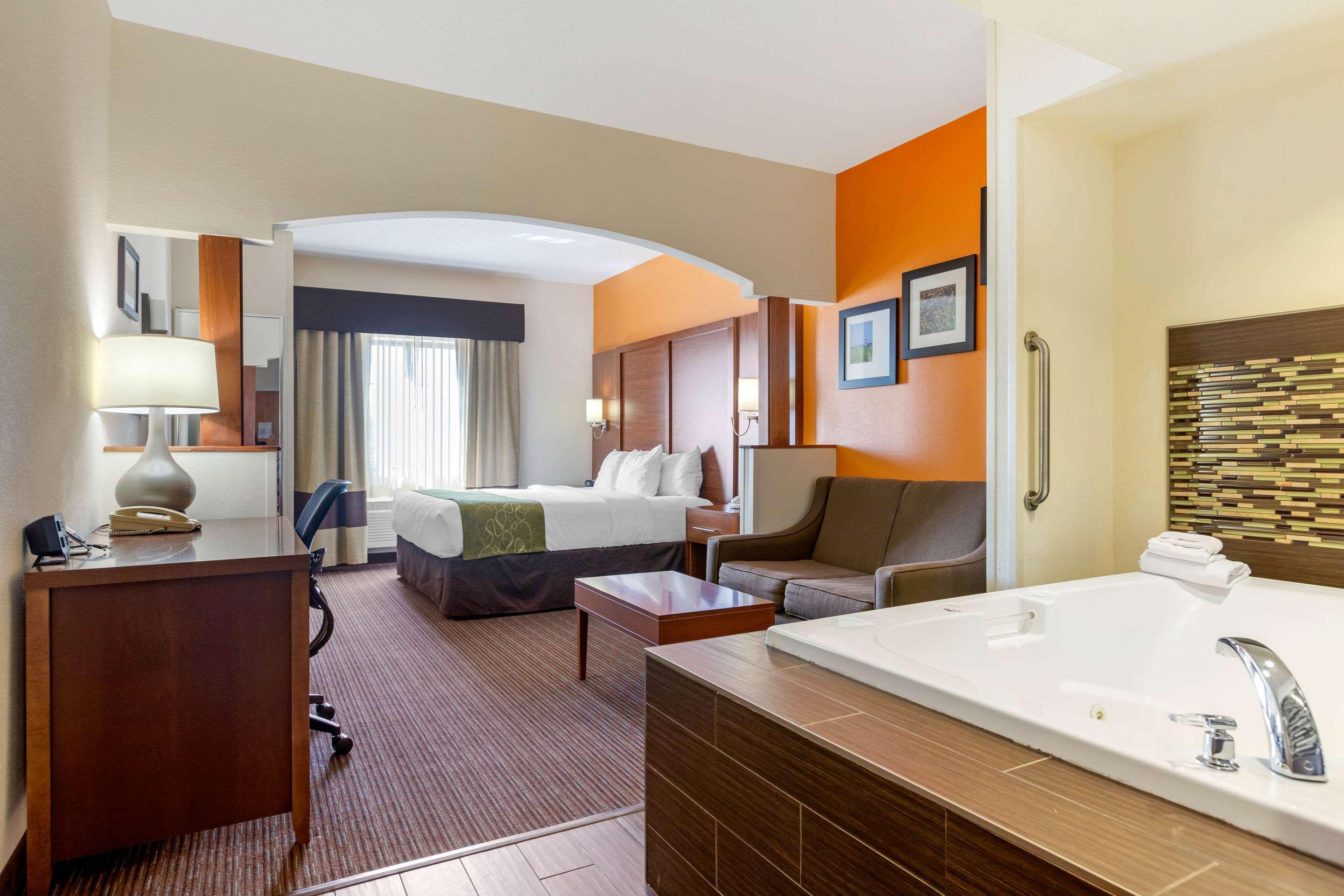 Comfort Suites Stevensville - St Joseph Екстериор снимка