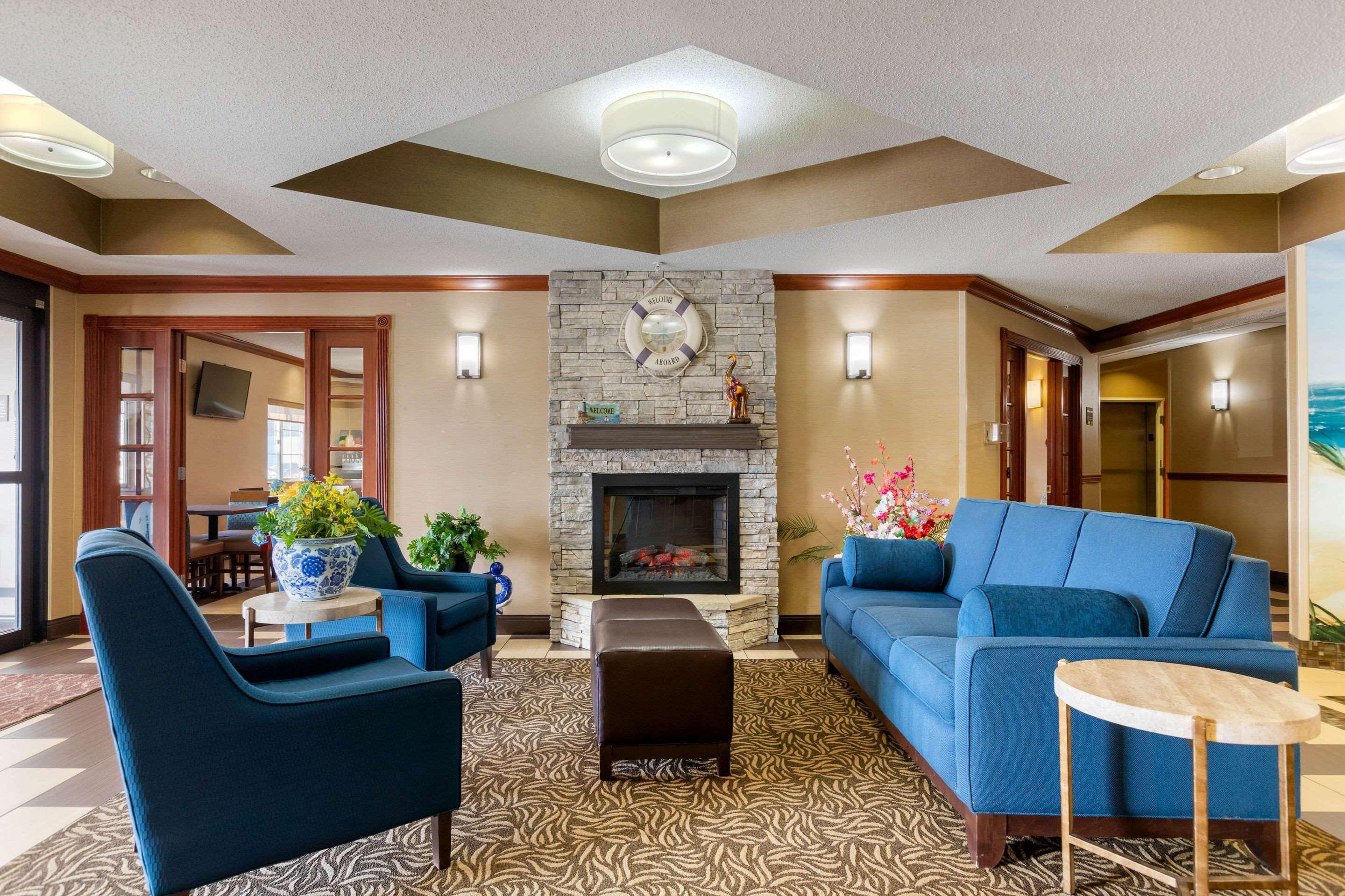 Comfort Suites Stevensville - St Joseph Екстериор снимка