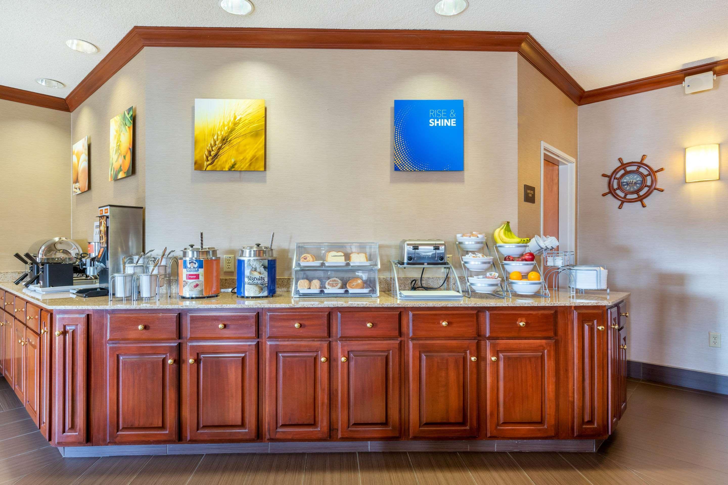 Comfort Suites Stevensville - St Joseph Екстериор снимка