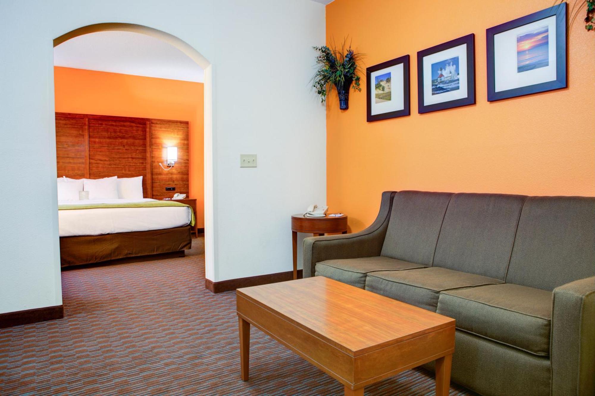 Comfort Suites Stevensville - St Joseph Стая снимка
