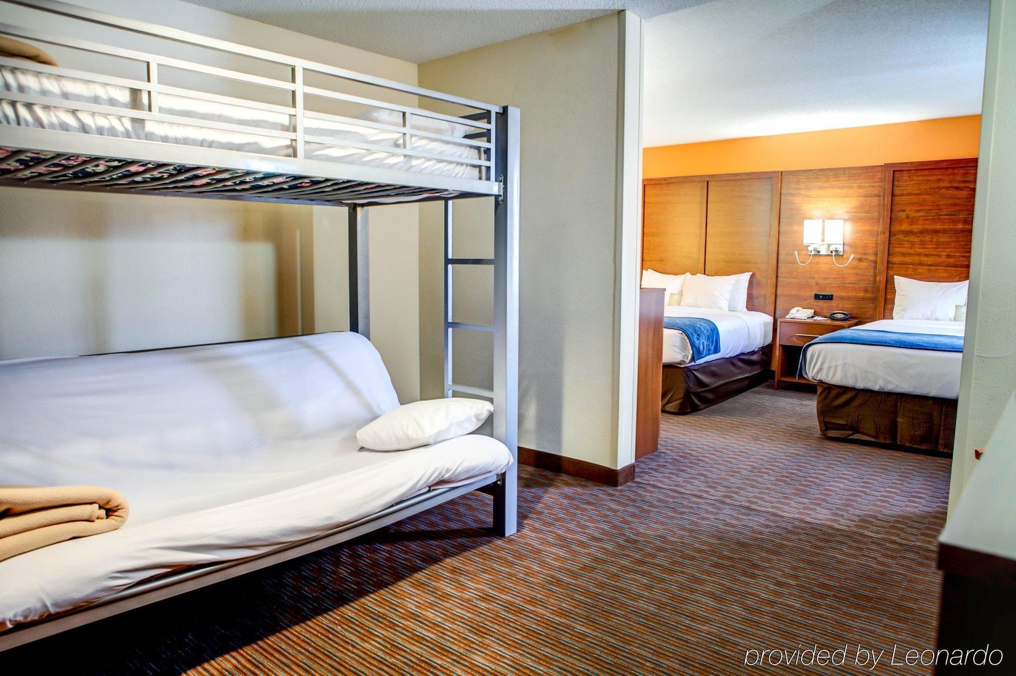 Comfort Suites Stevensville - St Joseph Екстериор снимка